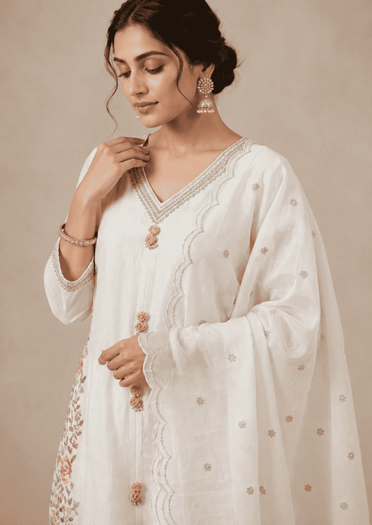 Ivory malmal blend kurta pant set with embroidered chiffon dupatta