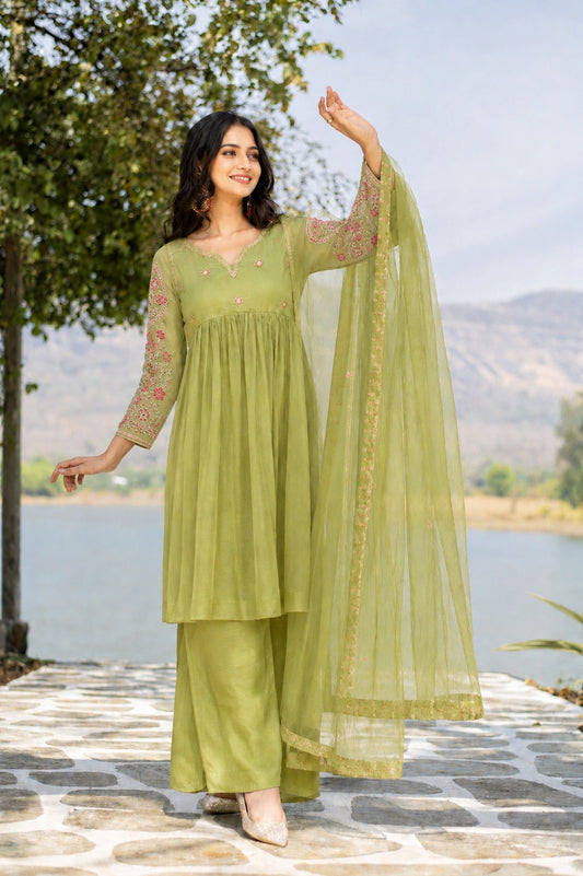 Green silk blend with embroidery kurta pant with net dupatta