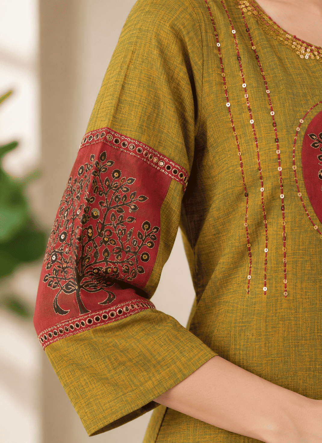 Green and Maroon Embroidered kurta and pant with dupatta
