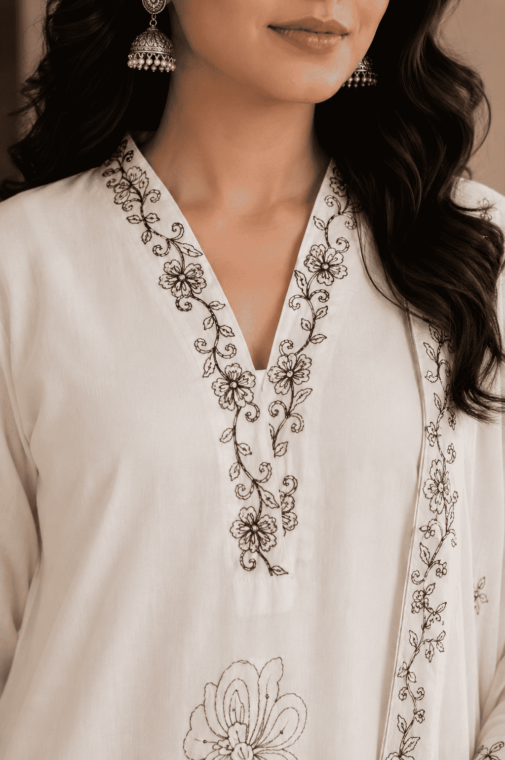 Off White Silk Blend Embroidered Kurta Pant And Dupatta Set