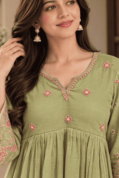 Green silk blend with embroidery kurta pant with net dupatta