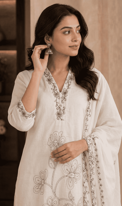 Off White Silk Blend Embroidered Kurta Pant And Dupatta Set