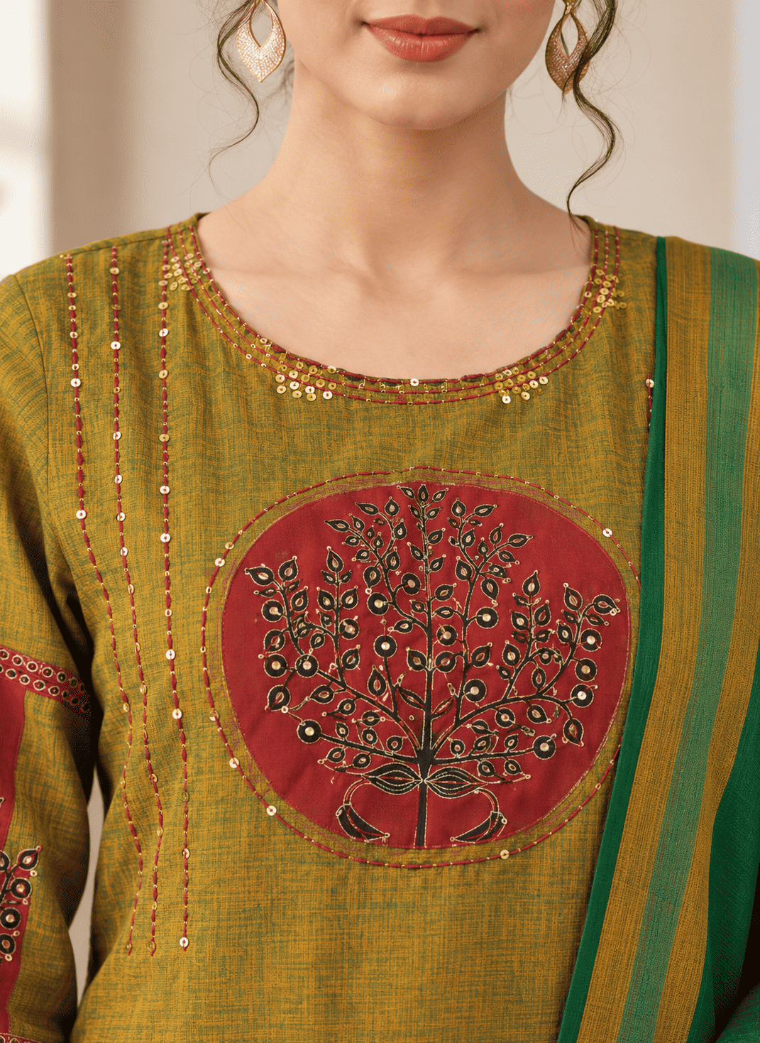 Green and Maroon Embroidered kurta and pant with dupatta