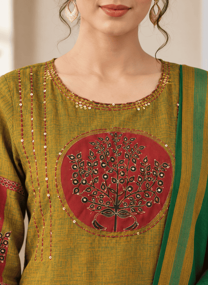 Green and Maroon Embroidered kurta and pant with dupatta