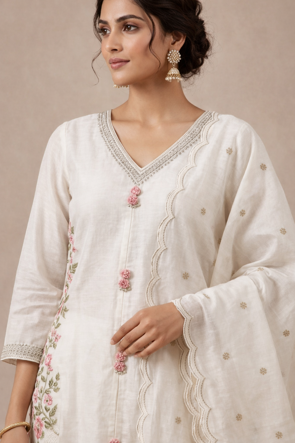 Ivory malmal blend kurta pant set with embroidered chiffon dupatta